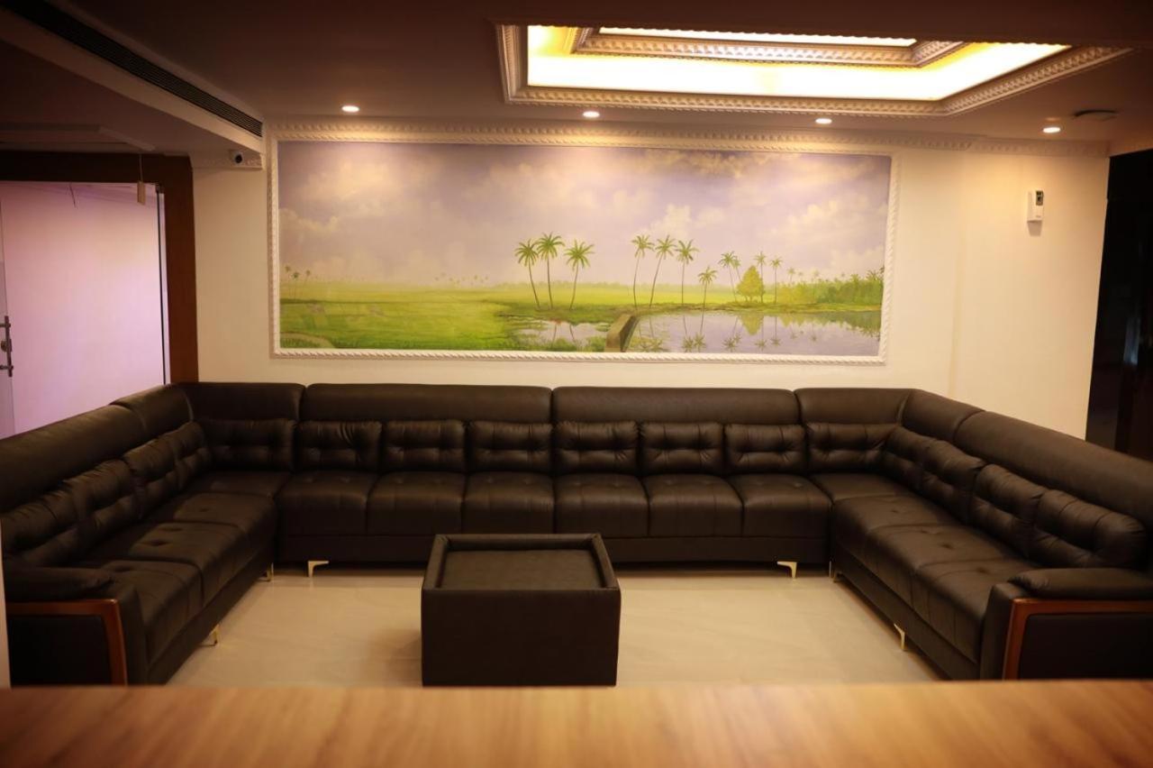 Pearl Residency Hotel Ayoor Kültér fotó