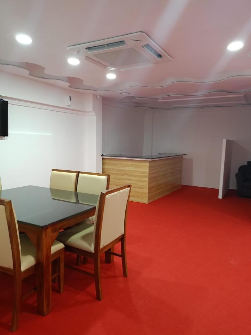 Pearl Residency Hotel Ayoor Kültér fotó