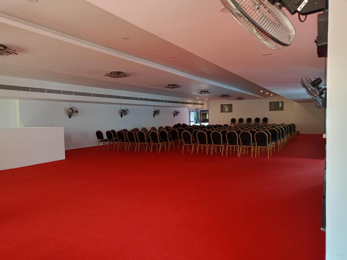 Pearl Residency Hotel Ayoor Kültér fotó